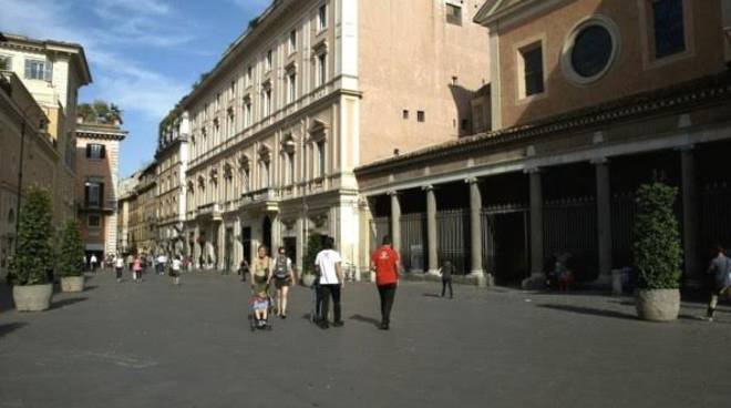 Piazza San Lorenzo in Lucina