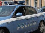 Polizia e carabinieri hanno arrestato a Cosenza i ladri di una serie di furti in scuole, esercizi commerciale e uffici.