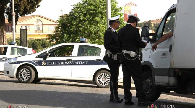 Ostia ruba una borsa in pineta arrestato dai Vigili