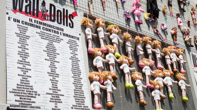wall-of-dolls