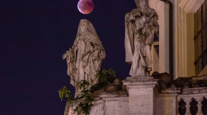 Eclissi Luna Rossa