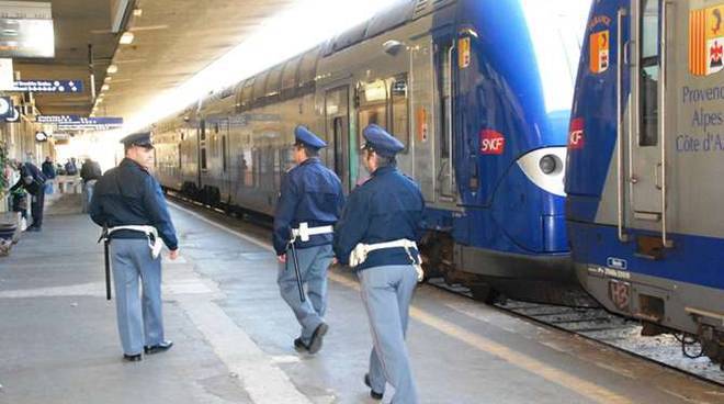 Controlli stazioni e treni: 12 arresti