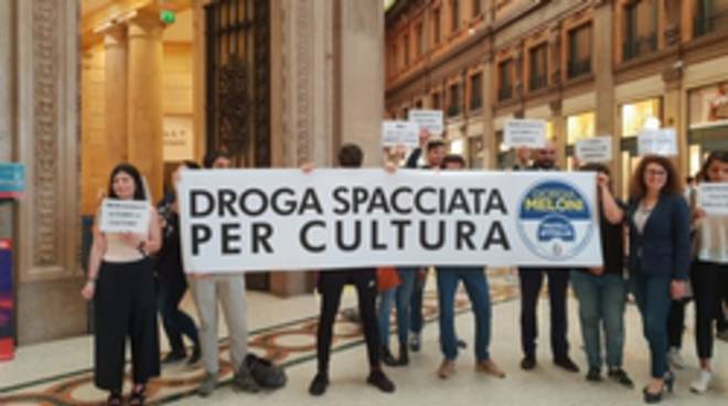 flash mob contro droga in libreria