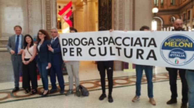 flash mob contro droga in libreria