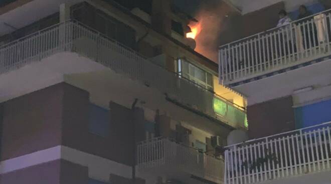 Roma: appartamento in fiamme a Serpentara