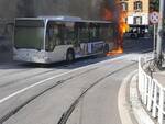 autobus in fiamme