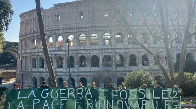 manifestazione studenti contro guerra